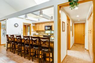 Vintage mountain home with private hot tub & SHARC access - dogs welcome - Sunriver - 7
