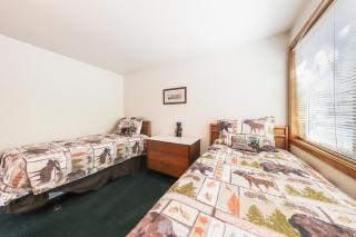 Vintage mountain home with private hot tub & SHARC access - dogs welcome - Sunriver - 1
