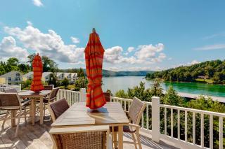 Family Lake Escape Sleeps 12 Shared Pool Dock - 9