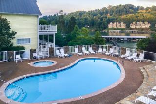 Family Lake Escape Sleeps 12 Shared Pool Dock - 5