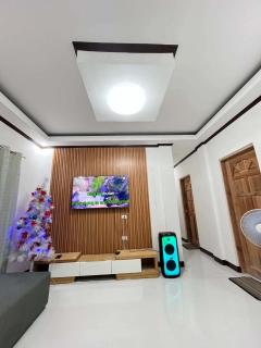 TAZI Vacation House - 1