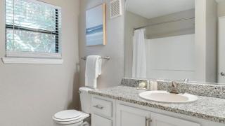 Landing Incredible 1BD in University Circle - 6