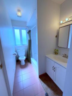 Bright Room near Montreal Fast WiFi - 1