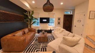 Luxe Chicago Retreat Game Room, Deck Fire Pit - 9
