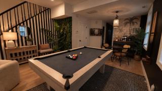 Luxe Chicago Retreat Game Room, Deck Fire Pit - 8