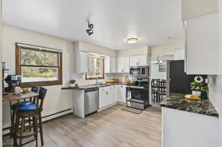 The Hemlock/Hot Tub/Golf/Private Yard - 5