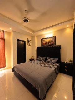 Luxury 1 bedroom apartment in capital square - 0