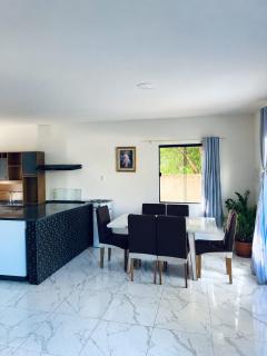 Casa em condomínio com 2 quartos sendo 1 suíte - 2