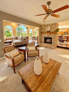 Spacious 4-bed family home with park views - 9