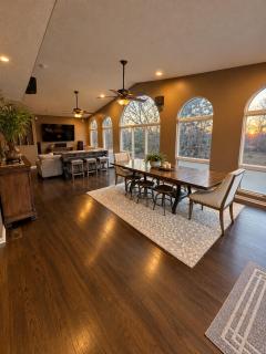 Spacious 4-bed family home with park views - 8