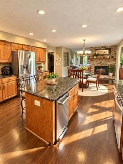 Spacious 4-bed family home with park views - 2