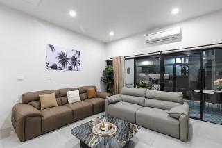 BRAND NEW Palm Beach Wailoaloa Aptmnt- Coral Bay 4 - 7