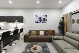 BRAND NEW Palm Beach Wailoaloa Aptmnt- Coral Bay 4 - 5