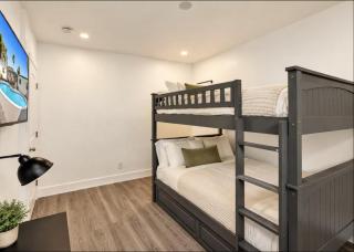 Luxury Pool Villa // 5BD 4BA - 5