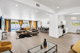 Luxury Pool Villa // 5BD 4BA - 1