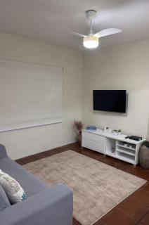 Apartamento no Guarujá Praia da Enseada para até 6 pessoas, com Ar Condicionado, aprox 350 metros - 5 minutos a pé - 8