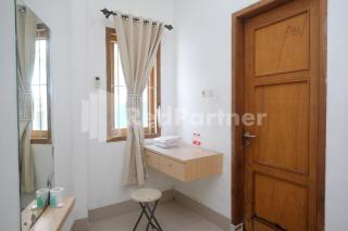 Guest House Pinarak 2 Syariah near GOR Satria Purwokerto Mitra RedDoorz - 4