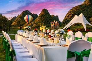 Yangshuo Cloud Hotel - View King Size Bed - Private Bathtub - Endless Pool - Lawn and Surrounded - Western Breakfast - 0