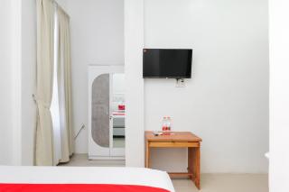 RedDoorz Syariah near Pelabuhan Ulee Lheue Banda Aceh - 9