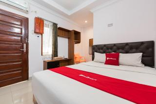 RedDoorz at Vania Residence Medan - 0