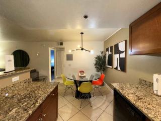 2 Bedroom Condo near LV Strip Pool Gym and Jacuzzi - 9