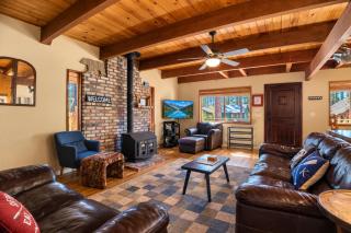 Sierra Pines Cabin BBQ Fireplace Updated Kitchen - 9