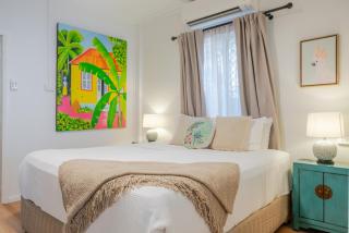 Cosy Stay Near Esplanade, Hospital and City 6 - 8