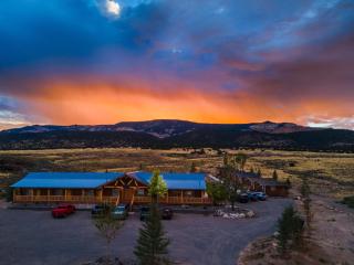 Thousand Lake Lodge Cabin 7 Sleeps 6 - 7