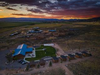 Thousand Lake Lodge Cabin 7 Sleeps 6 - 8