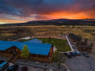 Thousand Lake Lodge Cabin 7 Sleeps 6 - 4