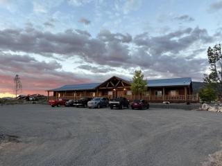 Thousand Lake Lodge Cabin 7 Sleeps 6 - 6