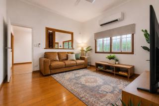 3BR Queenslander with Pool - Near Stadium, CBD - 3