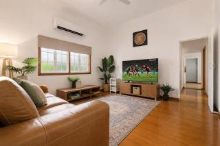 3BR Queenslander with Pool - Near Stadium, CBD - 2