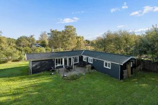 Family-Friendly House Near The Sandy Beach - 0