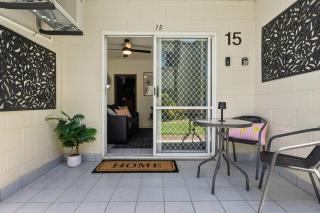 Bungalow Poolside Hideaway 2BR 2BATH Wi-Fi - 8