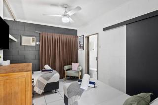 Bungalow Poolside Hideaway 2BR 2BATH Wi-Fi - 1
