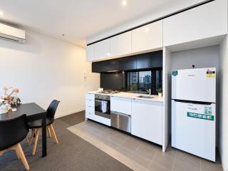 Fantastic view 2BR1BA in Mel CBD WIFI Balcony - 8