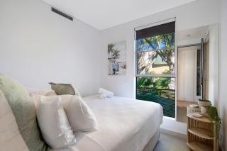 Waterfront Oasis in Runaway Bay - CoastHM - 9