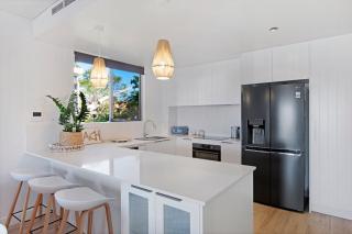Waterfront Oasis in Runaway Bay - CoastHM - 8