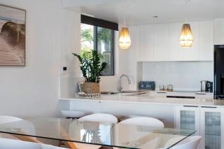 Waterfront Oasis in Runaway Bay - CoastHM - 7
