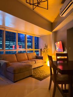 Executive 1BR with Balcony near Malls and Clubs in BGC - 6