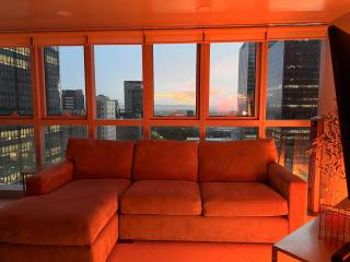 Executive 1BR with Balcony near Malls and Clubs in BGC - 7