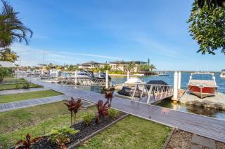 Waterfront Oasis in Runaway Bay - CoastHM - 5
