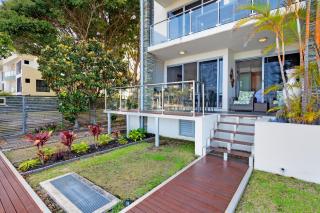 Waterfront Oasis in Runaway Bay - CoastHM - 4