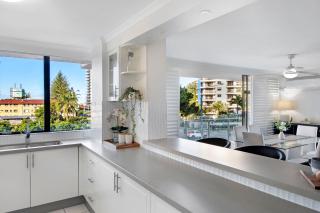 Sunny Surfers Stay - Beach & Tram at your doorstep - CoastHM - 0