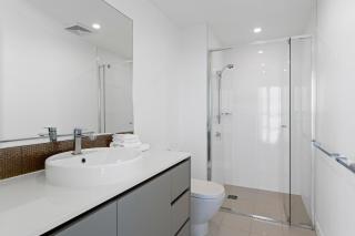 Stunning High Level Deluxe Apartment at Rhapsody - CoastHM - 2