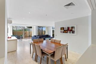 Spacious 3 Bedroom Family Apartment - CoastHM - 6