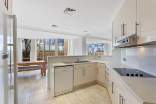 Spacious 3 Bedroom Family Apartment - CoastHM - 3