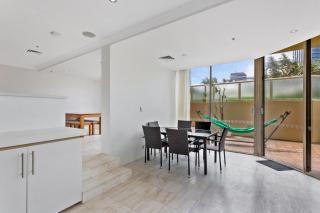 Spacious 3 Bedroom Family Apartment - CoastHM - 1