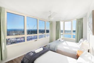 Spacious 3 Bedroom Apartment in Surfers Paradise - CoastHM - Gold Coast - 5